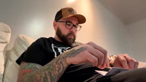 Snapshot of tattedcouple_777 chatting on 12.31.24 MrMrs online show from 12.31.24