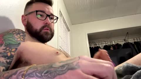 Snapshot of tattedcouple_777 chatting on 12.31.24 MrMrs online show from 12.31.24