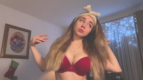 Snapshot of tatti_1 chatting on 12.30.24 Tata online show from 12.30.24