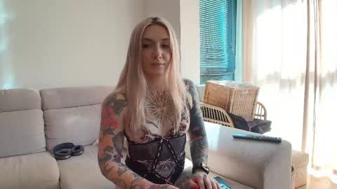 Snapshot of tattoobbgirl chatting on 05.06.26 tattoobbgirl online show from 05.06.26