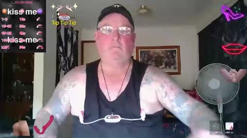 Snapshot of tattzsexy chatting on 02.13.26 tattzsexy online show from 02.13.26