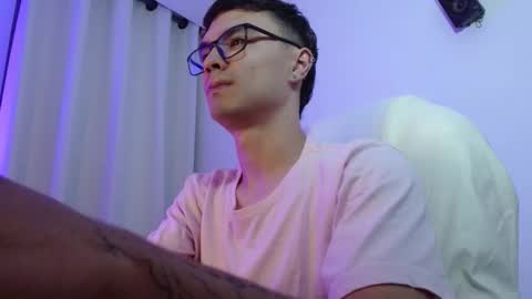 Snapshot of taurus4k chatting on 11.13.25 taurus4k online show from 11.13.25