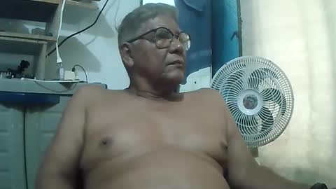 Snapshot of tavo58 chatting on 12.21.25 alvarito online show from 12.21.25