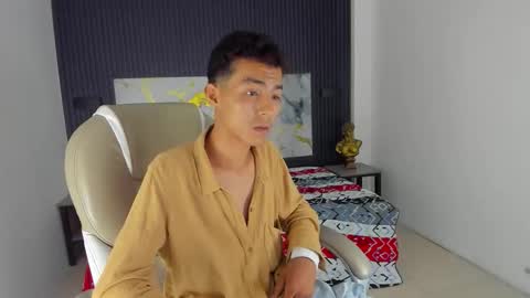 Snapshot of taylermiles chatting on 12.17.25 TAYLER online show from 12.17.25