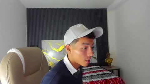 Snapshot of taylermiles chatting on 12.18.25 TAYLER online show from 12.18.25