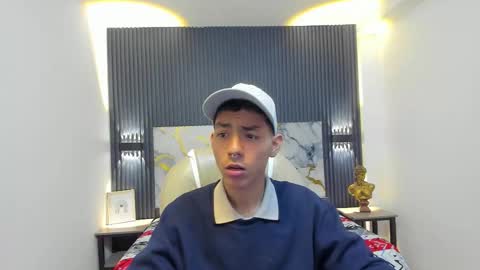 Snapshot of taylermiles chatting on 12.21.25 TAYLER online show from 12.21.25