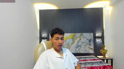 Snapshot of taylermiles chatting on 12.22.25 TAYLER online show from 12.22.25