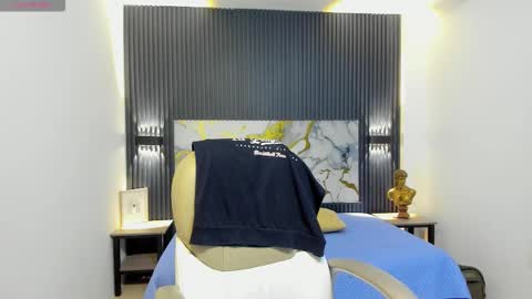 Snapshot of taylermiles chatting on 01.09.26 TAYLER online show from 01.09.26