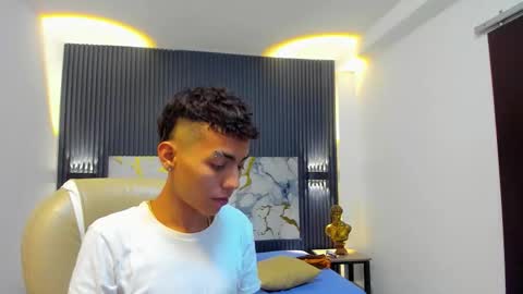 Snapshot of taylermiles chatting on 01.10.26 TAYLER online show from 01.10.26