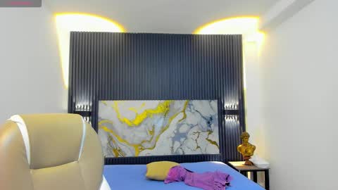 Snapshot of taylermiles chatting on 01.11.26 TAYLER online show from 01.11.26