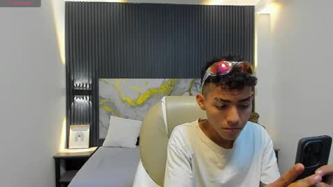 Snapshot of taylermiles chatting on 01.14.26 TAYLER online show from 01.14.26