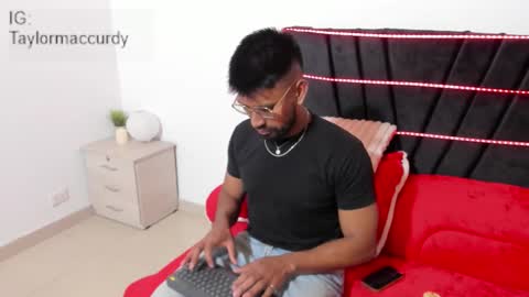 taylormaccurdy_ online show from 12.01.25