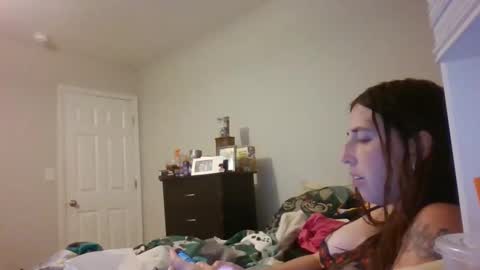 Snapshot of taylorslay chatting on 04.18.26 taylorslay online show from 04.18.26