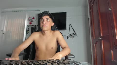 Snapshot of taylorsorf chatting on 12.19.24 taylorsorf online show from 12.19.24