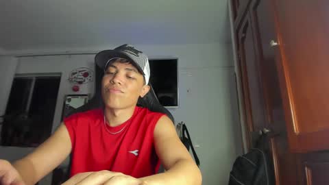 Snapshot of taylorsorf chatting on 11.05.25 taylorsorf online show from 11.05.25