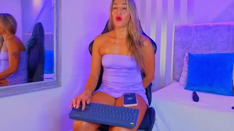 Snapshot of tayra_pradit chatting on 05.21.26 tayra online show from 05.21.26