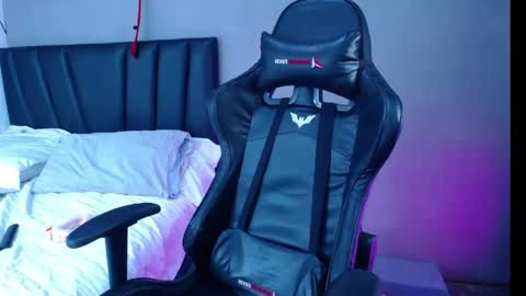 Tayron online show from 04.25.26