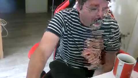 Snapshot of tchecky2 chatting on 09.23.25 tchecky2 online show from 09.23.25