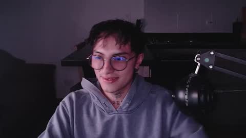 Teo independent model online show from 03.19.26