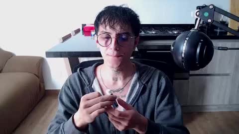 Teo independent model online show from 03.31.26