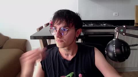 Teo independent model online show from 04.07.26