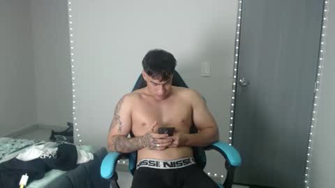 Snapshot of team23hot0 chatting on 10.01.25 team23hot0 online show from 10.01.25