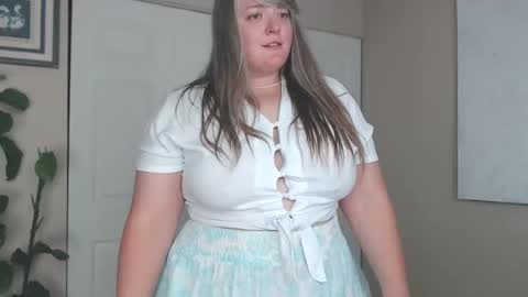 Snapshot of teases chatting on 11.09.25 teases online show from 11.09.25