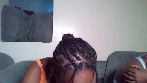 Snapshot of tee_kaicy chatting on 10.16.25 kaicy online show from 10.16.25