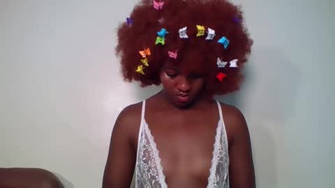 Snapshot of tee_kaicy chatting on 10.19.25 kaicy online show from 10.19.25