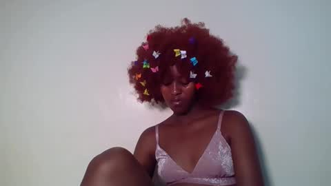 Snapshot of tee_kaicy chatting on 10.20.25 kaicy online show from 10.20.25