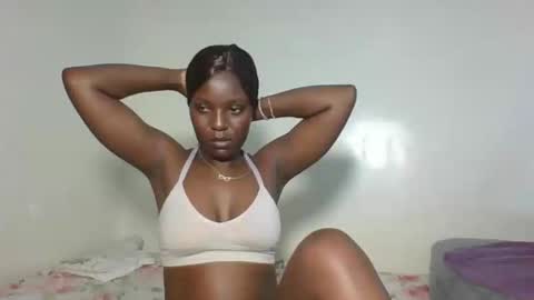 Snapshot of tee_kaicy chatting on 10.25.25 kaicy online show from 10.25.25