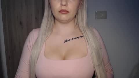 Teeyara  online show from 12.21.25