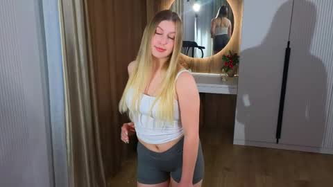 Snapshot of templesolheim chatting on 04.16.26 Sara online show from 04.16.26