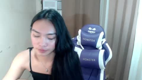 Snapshot of temptmebabyx chatting on 06.12.26 YOGIRL MAXINE online show from 06.12.26