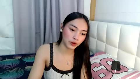Snapshot of temptmebabyx chatting on 06.17.26 YOGIRL MAXINE online show from 06.17.26