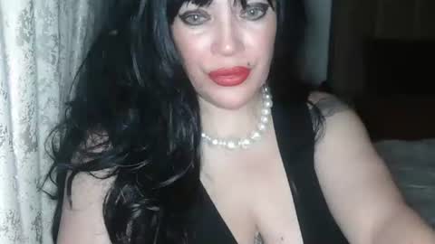 talia i m  french girl online show from 12.18.25