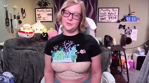 Pixie and Tentacle Overlord online show from 12.04.24