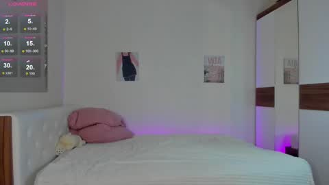 Snapshot of tender_babyy chatting on 01.30.25 Sexy girl Li online show from 01.30.25