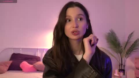 Snapshot of tender_babyy chatting on 09.16.25 Sexy girl Li online show from 09.16.25