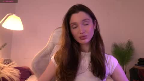 Snapshot of tenderbabyy chatting on 11.27.25 Amina online show from 11.27.25