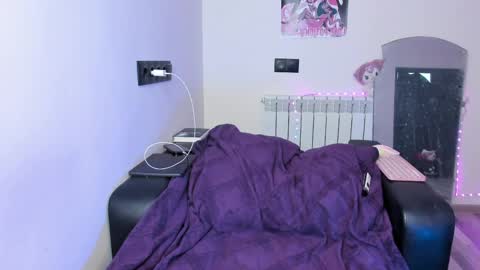 Kira online show from 04.08.26