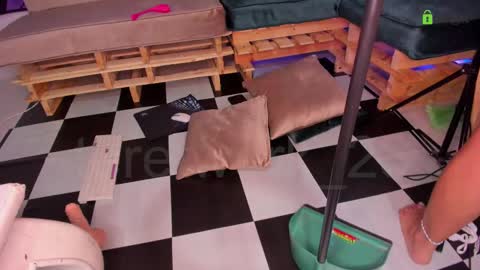 teresa  help me reach 100 like online show from 02.19.25