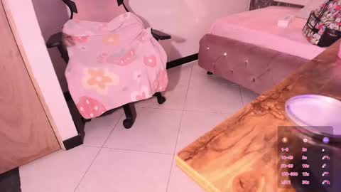 Terra Elowen online show from 10.11.25