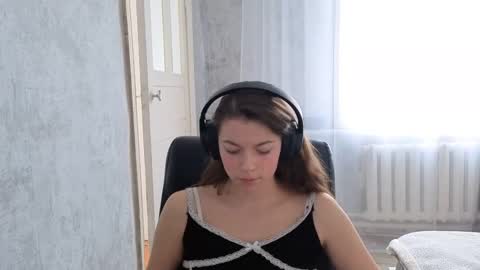 Anny Simpson online show from 11.03.25