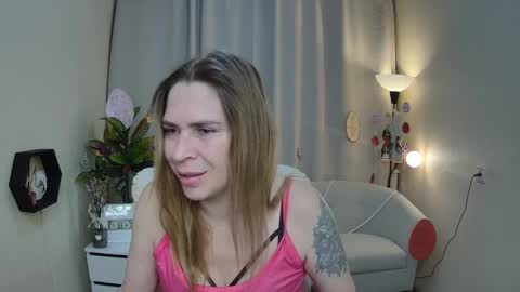 Snapshot of tessadaybreak chatting on 04.05.26 tessadaybreak online show from 04.05.26