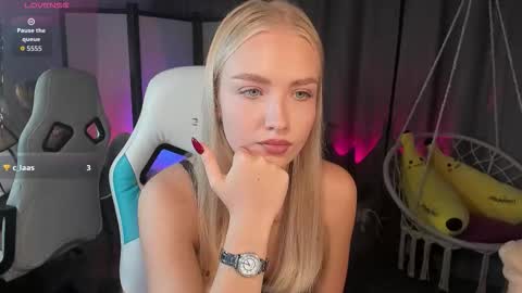 Snapshot of tessahamilton chatting on 10.03.25 TessaHamilton online show from 10.03.25