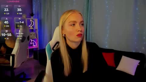 Snapshot of tessahamilton chatting on 11.04.25 TessaHamilton online show from 11.04.25