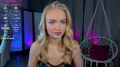 Snapshot of tessahamilton chatting on 12.14.25 TessaHamilton online show from 12.14.25