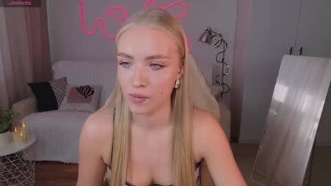 Snapshot of tessahamilton chatting on 02.22.26 TessaHamilton online show from 02.22.26