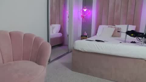 tessaquins online show from 10.19.25